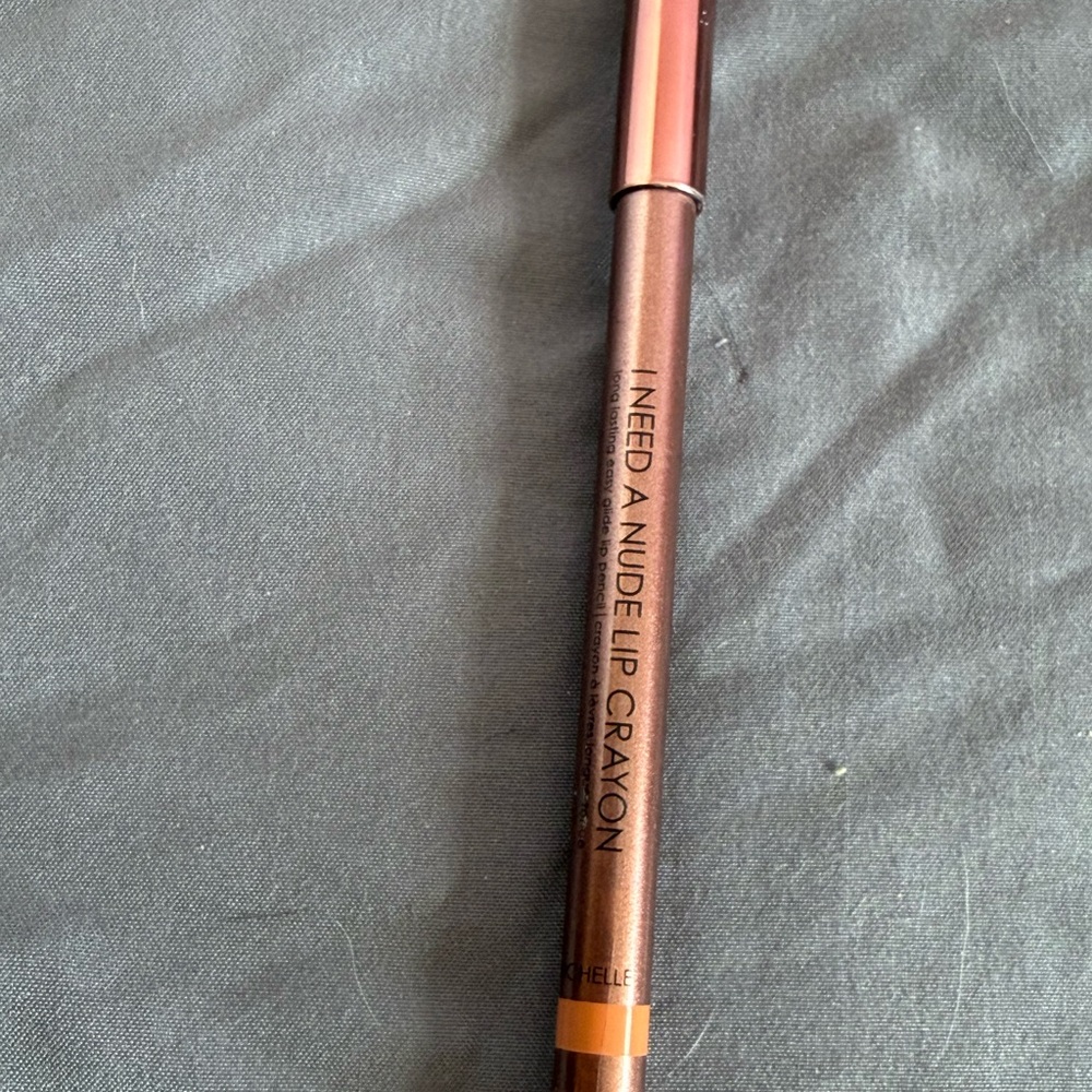 Natasha denona I need a nude lip crayon shade Michelle